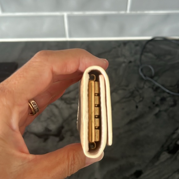 Louis Vuitton Vernis key case. - Picture 3 of 9